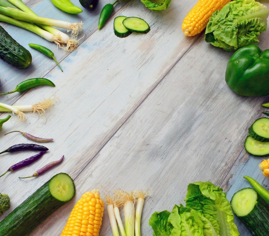 Assortment of fresh vegetables on a wooden table, representing low-FODMAP produce choices